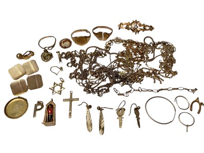 Lot 289 - Group of 9ct gold and yellow metal jewellery to include pair of cufflinks, brooch, broken chains, rings etc