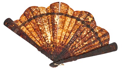 Lot 730 - Fine 19th century Chinese Canton tortoiseshell fan, with yellow metal clasp, possibly gold