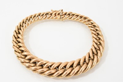 Lot 376 - 9ct gold bracelet with graduated curb links