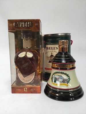 Lot 731 - Two bottles, Cardhu Single Malt Whisky, 40%, 75cl., boxed and a Bell's whisky decanter for Christmas 1990
