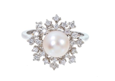 Lot 370 - Cultured pearl and diamond snowflake cluster ring