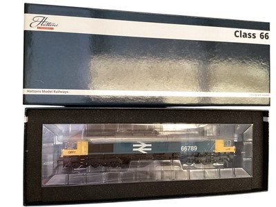 Lot 1811 - Hatton's Originals Model Railways OO Gauge GBRf Large Logo Class 66 Diesel Locomotive 66789 plus FEA Intermodal Flat Freight Carriers, all boxed (3)