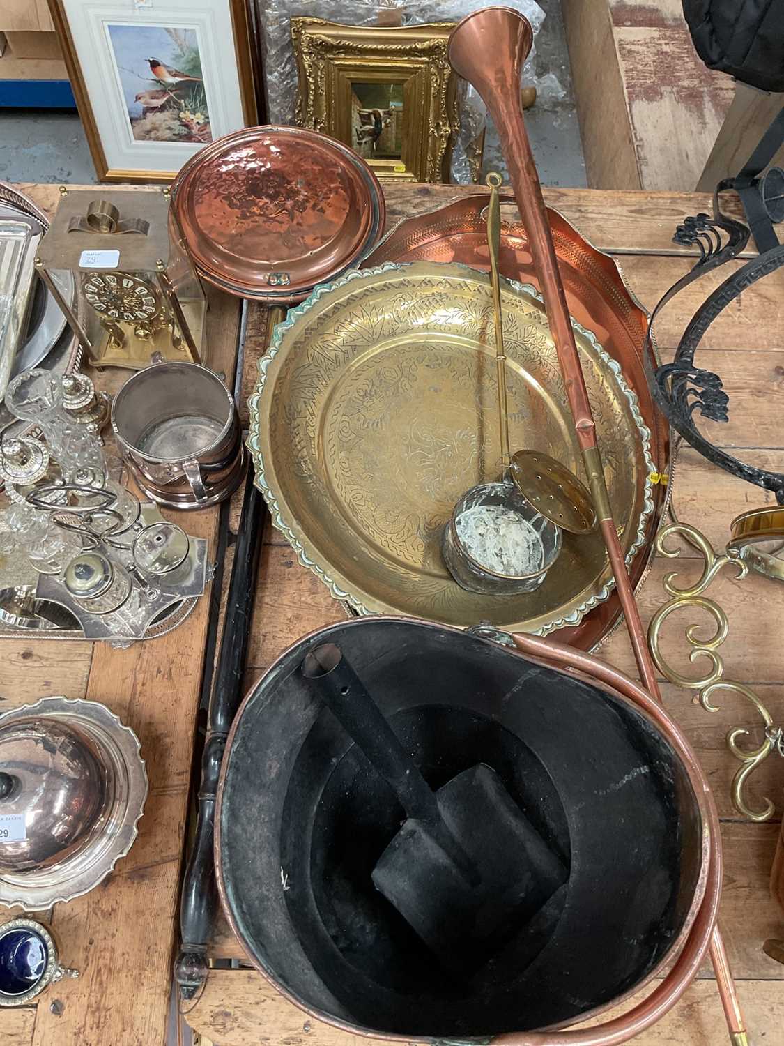 Lot 30 - Group of brass and copper ware, including a scuttle, horn, etc