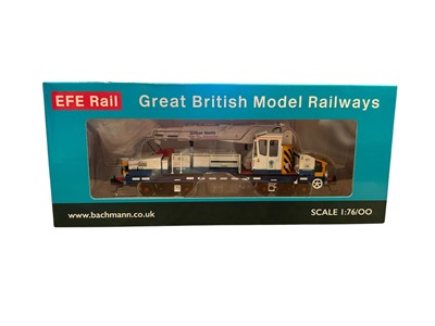 Lot 1822 - EFE OO Gauge BR Sea Wagon BR Railfreight Metal sector with hood, boxed E87046 (x2) & Plasser 12T YOB Crane Balfour Beatty White & Blue, boxed E87050 (3)