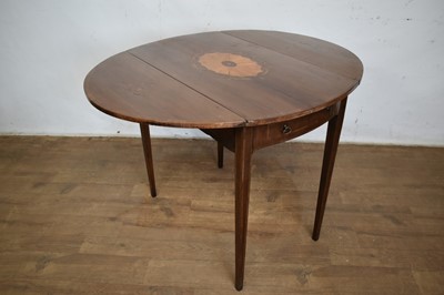 Lot 1292 - George III oval mahogany pembroke table