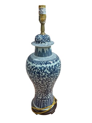 Lot 561 - Contemporary oriental blue and white porcelain table lamp, 66cm in overall height (including fitting).