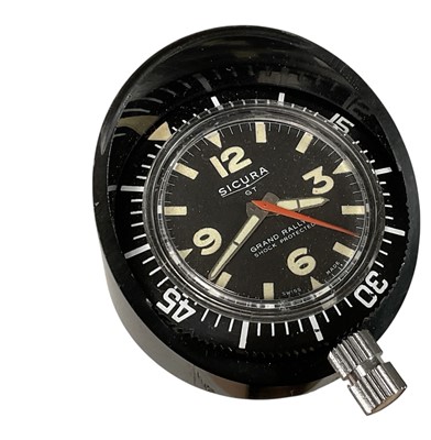 Lot 16 - 1960s Sicura GT Grand Rallye shock protected car clock, with button wind movement, rotating bezel, luminous painted hands and hour markers, case 4.7cm in diameter.