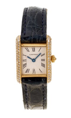 Lot 530 - Cartier ladies' watch in box with service papers