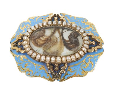 Lot 616 - Early Victorian mourning locket brooch with a glazed hairwork compartment surrounded by a border of seed pearls on a gold and turquoise enamel ground