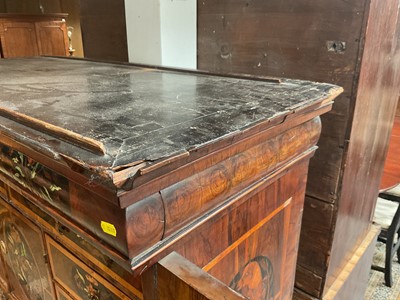 Lot 1432 - Good William & Mary walnut oyster veneered, specimen wood and green stained ivory marquetry inlaid cabinet on later stand, with cushion frieze drawer and fitted interior of drawers about centr...