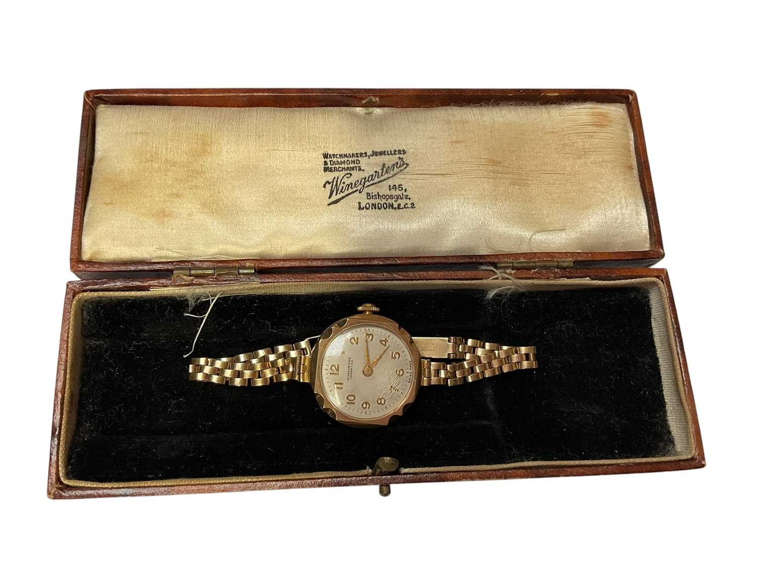 Lot 95 - 1950s Winegartens 9ct gold cased ladies' wristwatch on 9ct gold bracelet, in box