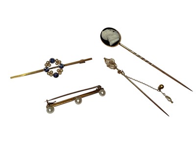 Lot 25 - Edwardian 15ct gold blue stone and seed pearl bar brooch, yellow metal bar brooch set with three cultured pearls, freshwater pearl stick pin and a cameo stick pin (4)