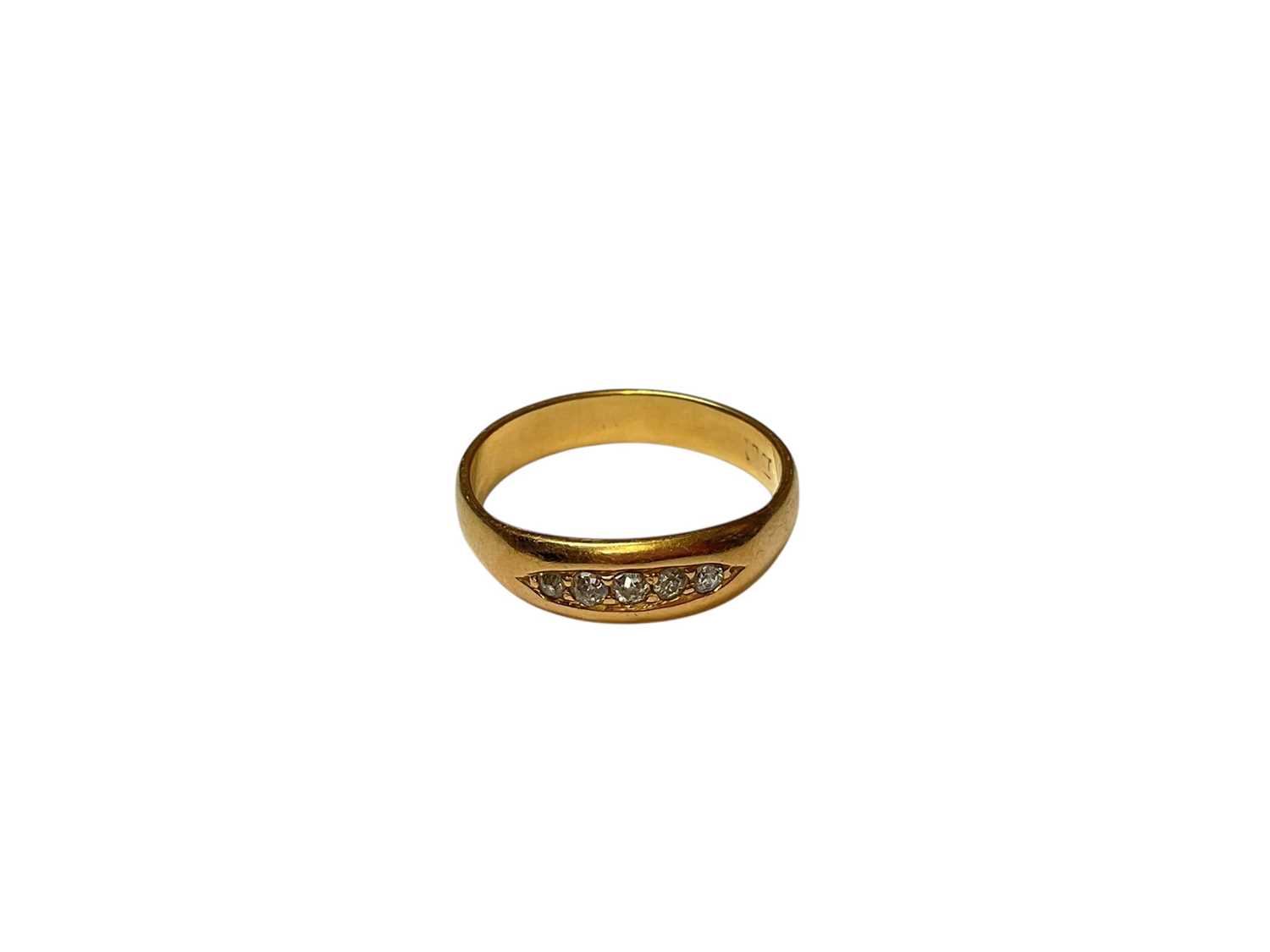 Lot 88 - 18ct gold diamond five stone ring