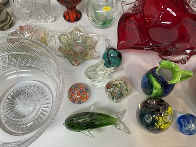 Lot 5025 - Group of glass and ceramics