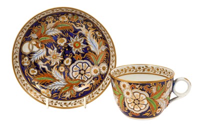 Lot 101 - New Hall Tobacco Leaf pattern Bute Shape teacup and saucer, circa 1815