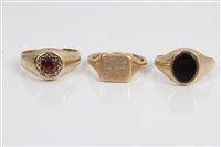 Lot 3361 - Three gentlemen's gold (9ct) rings - sizes O - P