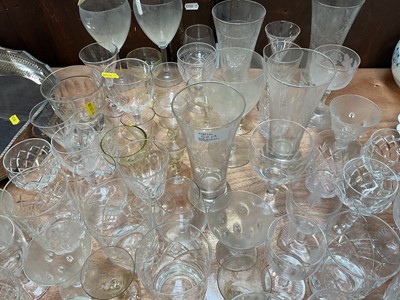 Lot 5019 - Group of glassware, including cut glass, coloured glass, etc