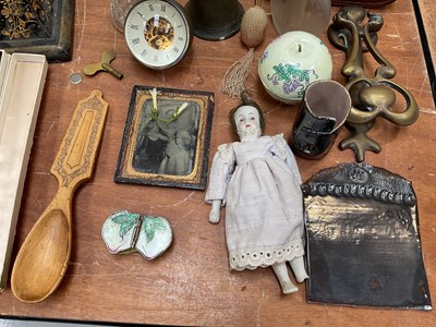 Lot 5047 - Objets vertu and sundries, including a pair of Art Deco spelter lion bookends (a/f), Inuit sculpture, Welsh love spoon, leather and lead pig door stop, etc