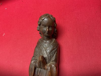 Lot 1521 - 17th / 18th century oak carving of a praying figure