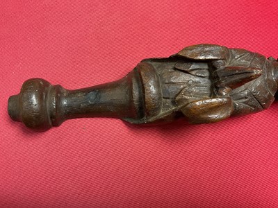 Lot 1521 - 17th / 18th century oak carving of a praying figure
