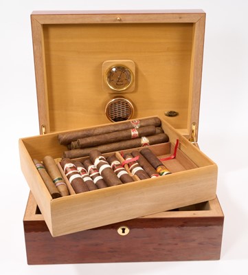 Lot 906 - Contemporary Humidif wooden cigar humidor with fitted interior
