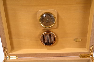 Lot 906 - Contemporary Humidif wooden cigar humidor with fitted interior