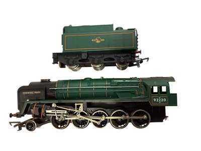 Lot 1750 - Hornby OO Gauge BR lined green 2-10-0 Class 9F Evening Star tender locomotive 92220, boxed R065, NE black 4-6-0 Class B12 tender locomotive 7476, boxed R150 and LMS maroon 4-6-0 Patriot Class Du...