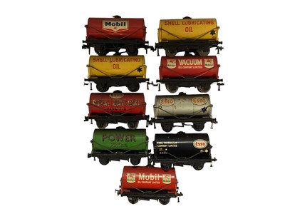 Lot 1769 - Railway OO Gauge selection of carriages, tanker wagons & other rolling stock, all loose (1 box)