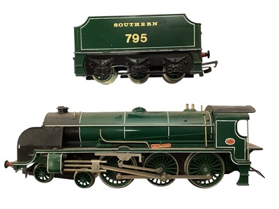 Lot 1779 - Hornby OO Gauge SR lined green 4-6-0 Class N15 Sir Dinadin tender locomotive 795 and three Tri-ang Hornby Southern Rail coaches & Utility Van Parcels coach (5)