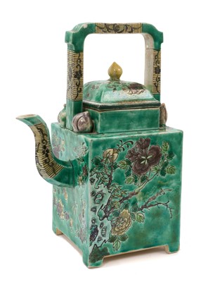Lot 53 - Chinese famille verte tea kettle and cover, Kangxi
