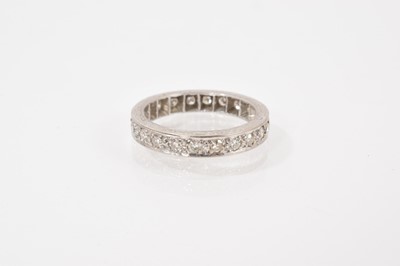 Lot 607 - Diamond eternity ring