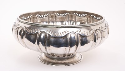 Lot 481 - Good quality George V silver rose bowl, decorated in the Arts and Crafts style with fluted, planished and pierced decoration and rope twist border, raised on a circular pedestal foot, (London 1927)
