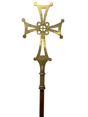 Lot 826 - Antique brass and oak processional cross