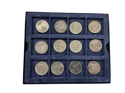 Lot 499 - World - Mixed coinage to include Westminster Crowns, G.B. brilliant UNC flatpacks & others (Qty)