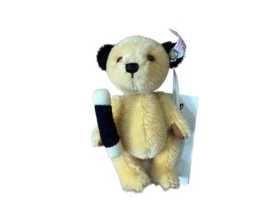 Lot 1851 - Steiff bears Sooty 664328 and Sweep 664458, both 11cm, in original box and with certificate.