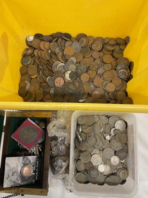 Lot 586 - World - Mixed coins