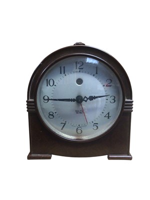 Lot 2908 - Smiths 8 day clock in Bakelite case