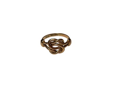 Lot 24 - 1970s 9ct gold knot ring