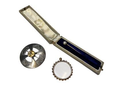 Lot 47 - 1950s Scottish silver brooch (Edinburgh 1951), cultured pearl stick pin and a yellow metal mounted glazed locket (3)