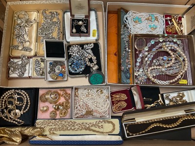 Lot 76 - Collection of vintage costume jewellery to include marcasite, paste, Trifari, etc