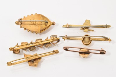 Lot 457 - Group of Victorian and later gold and yellow metal brooches
