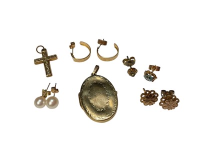 Lot 45 - Group of 9ct gold and yellow metal jewellery