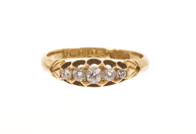 Lot 452 - Victorian diamond five stone ring