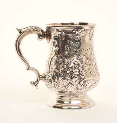 Lot 274 - Irish white metal tankard