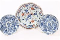 Lot 27 - Early 18th century Chinese Imari palette...
