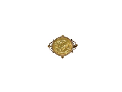 Lot 438 - G.B. - Gold Sovereign George V 1913 set in 9ct gold brooch (N.B. Back pin not gold, total Wt. 10.2gms) (1 coin)