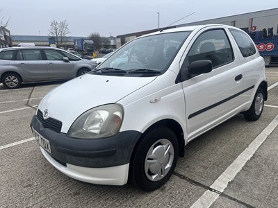Lot 216 - 2001 Toyota Yaris 1.0 16v VVTi S 3dr, manual, reg. no. Y907 TDX