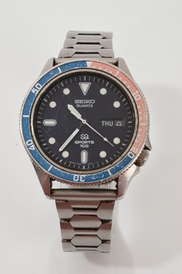 Lot 552 - Seiko Sports 100 quartz stainless steel wristwatch