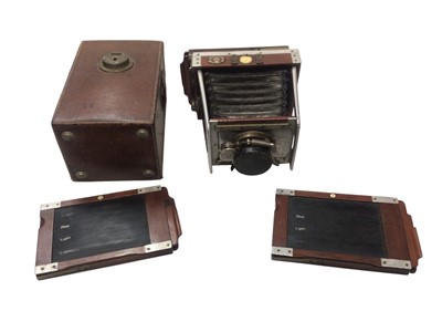 Lot 2947 - Shew pneumatic plate camera with leather carry case