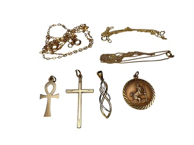 Lot 193 - Four 9ct gold pendants and three 9ct gold chains